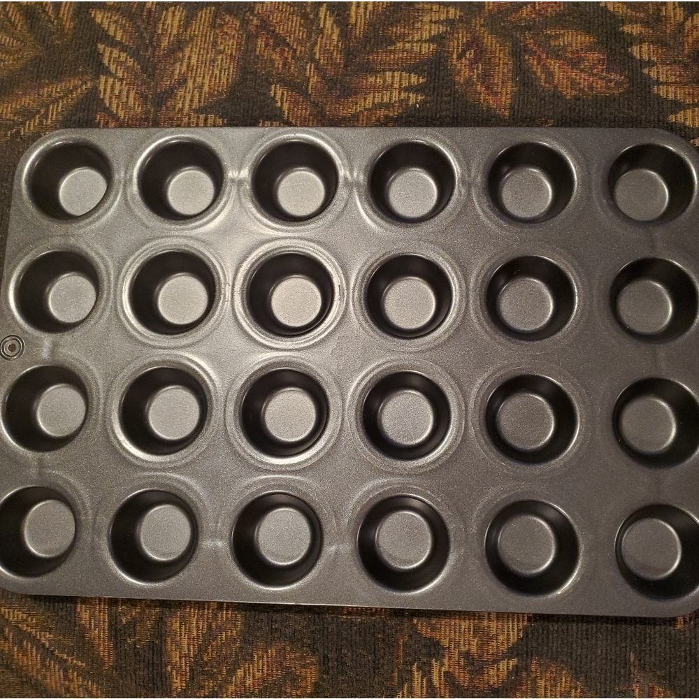 Pampered Chef Mini Muffin Pan #7